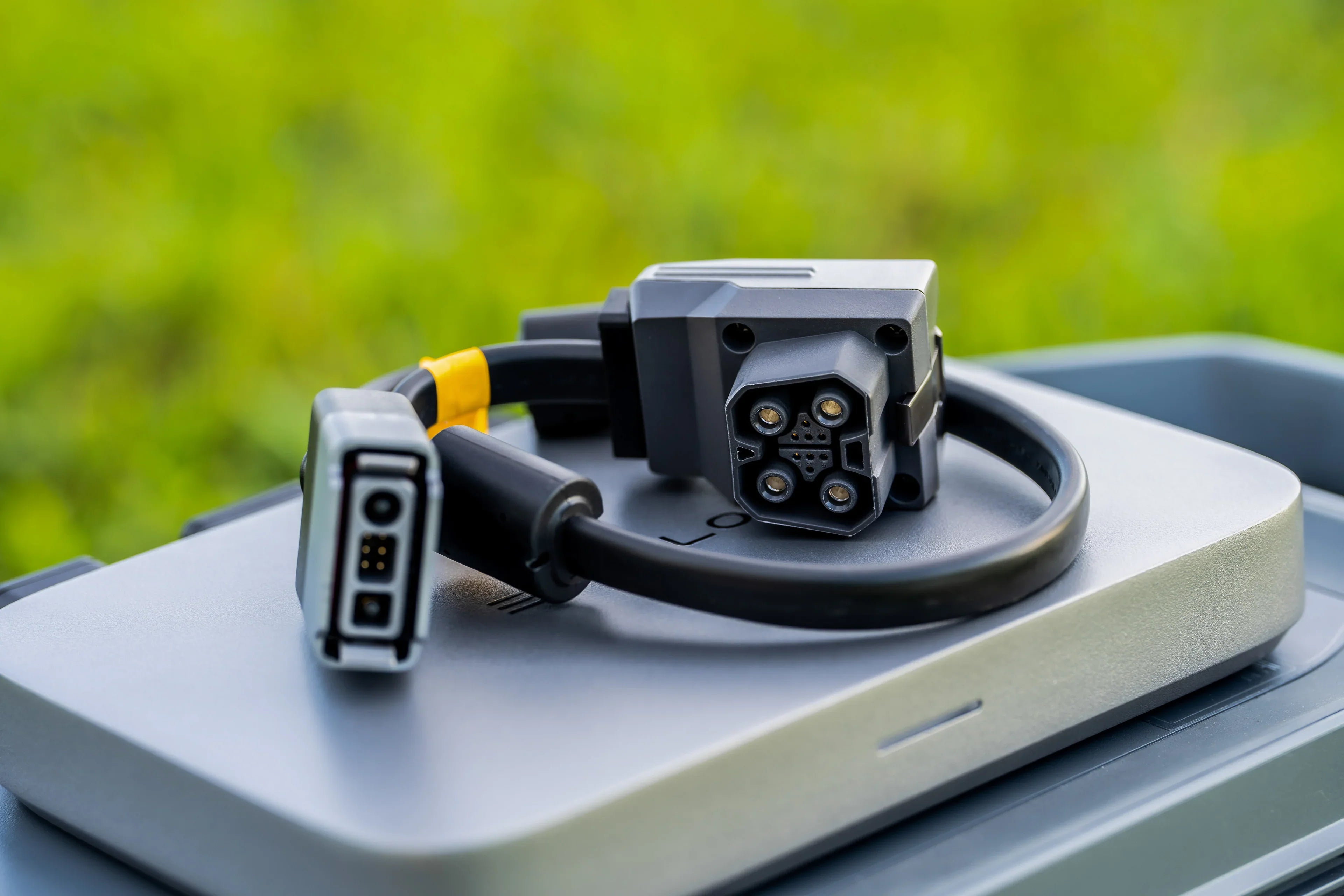 EcoFlow Delta Pro Balkonkraftwerk Set mit PowerStream (Delta Pro + Powerstream + BKW-Delta Pro Kabel)